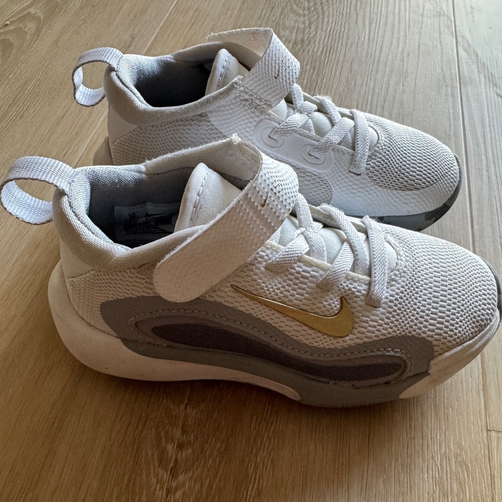 Nike Little Kids IsoFly PS White Grey Gold Size 10c